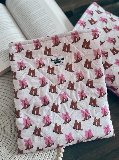 BOOKSLEEVE - Pochette à livre, inspiration cow girly. Format broché//Paperback format